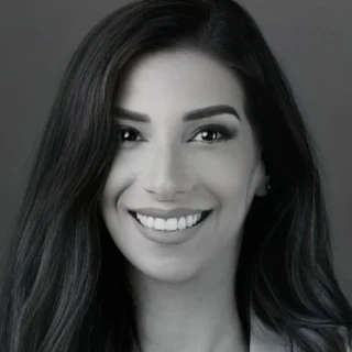 Esther Victoria, waterfront real estate advisor